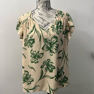 DR2 by Daniel Rainn Beige & Green Floral Flutter Sleeve Lightweight Blouse